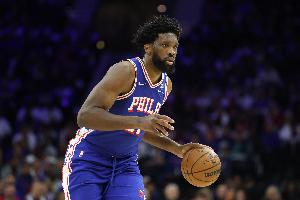 小莫里斯：恩比德训练不刻苦但仍表现出色 砍70分那场压根没热身