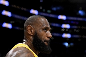 白巧克力：人们说詹姆斯无法在以前打球 但他比坏孩子活塞更高大