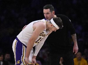 雷迪克：里夫斯已证明了他是个狠角色 我对他做决策感到非常放心