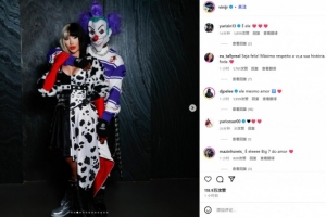 维尼修斯社媒晒和女友的万圣节装束，自己戴上外太空杀人小丑头套