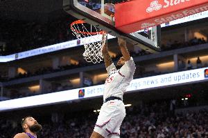 今天扣爽了！小德里克-琼斯10中7得16分3板1助2帽 5扣皆精彩